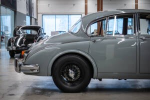 Image 6/29 of Jaguar Mk II 3.8 (1962)