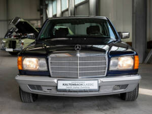 Immagine 3/40 di Mercedes-Benz 380 SE (1985)