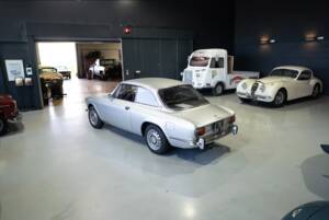 Image 9/27 of Alfa Romeo 1750 GT Veloce (1970)