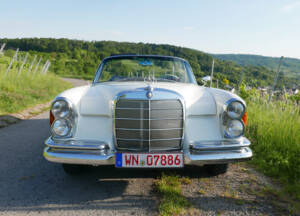 Bild 3/56 von Mercedes-Benz 220 SE b (1962)