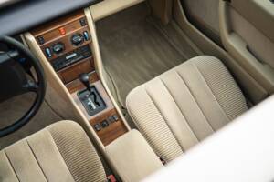 Afbeelding 41/63 van Mercedes-Benz 230 CE (1988)