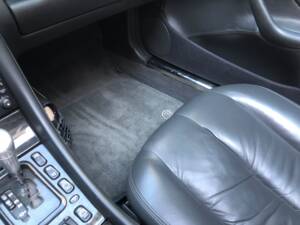 Immagine 4/18 di Mercedes-Benz CLK 430 (1999)