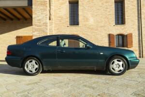 Image 7/50 of Mercedes-Benz CLK 200 (1997)