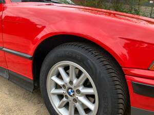 Immagine 11/35 di BMW 318is (1992)