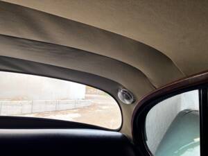 Image 23/38 of Jaguar Mk II 2.4 (1968)