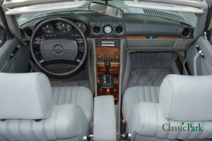 Image 13/50 de Mercedes-Benz 500 SL (1985)
