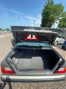 Immagine 11/16 di Mercedes-Benz 300 CE (1989)