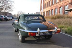 Image 21/21 de Jaguar E-Type (1969)