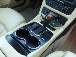 Image 55/98 of Maserati GranTurismo 4.2 (2008)