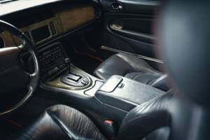 Image 8/15 of Jaguar XKR "Silverstone" (2000)