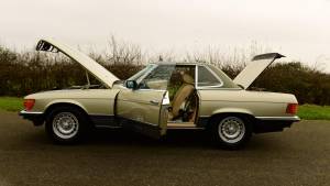 Image 12/50 of Mercedes-Benz 500 SL (1983)