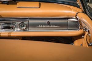 Image 16/22 de Mercedes-Benz 300 SL Roadster (1961)