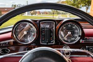 Image 30/86 of Mercedes-Benz 300 SE (1965)
