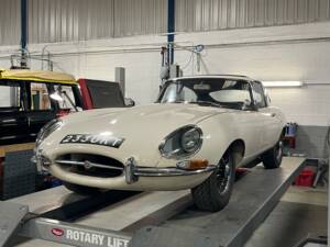 Image 3/13 of Jaguar Type E 3.8 (1964)