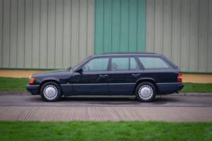 Bild 3/26 von Mercedes-Benz 300 TE (1992)
