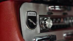 Image 8/50 of Jaguar XJ 6 4.2 (1972)