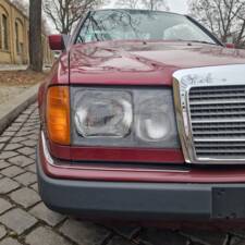 Immagine 46/162 di Mercedes-Benz 230 CE (1989)