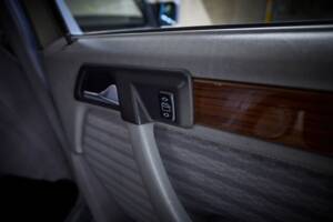 Image 86/100 of Mercedes-Benz 230 TE (1990)