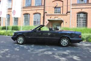Image 5/21 of Mercedes-Benz E 320 (1995)