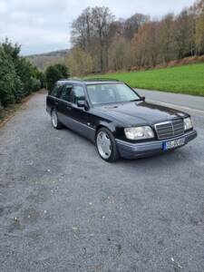 Bild 1/20 von Mercedes-Benz E 320 T (1995)
