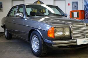 Image 3/36 de Mercedes-Benz 280 E (1982)