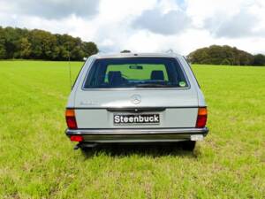 Mercedes-Benz 200 T (S 123) grau 1984