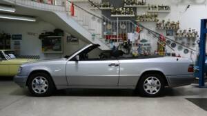 Immagine 43/43 di Mercedes-Benz E 200 (1994)
