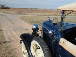 Image 8/60 of Ford Model A De Luxe (1931)