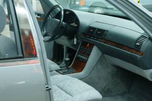 Bild 25/50 von Mercedes-Benz 300 SE (1992)