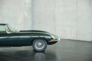 Image 39/50 de Jaguar E-Type (1970)
