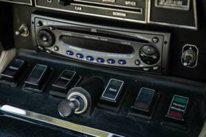 Image 21/43 de Aston Martin V8 (1974)