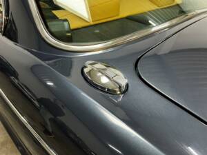 Image 4/22 of Jaguar XJ 12 (1988)