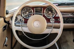 Image 31/70 de Mercedes-Benz 230 SL (1966)