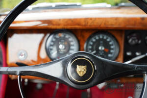 Image 10/50 of Jaguar Mk II 3.4 (1966)