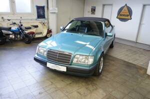 Afbeelding 10/50 van Mercedes-Benz 300 CE-24 (1993)
