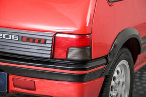 Image 31/50 de Peugeot 205 GTi 1.6 (1986)