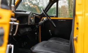 Image 4/50 of Morris Minor Van (1971)