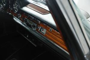 Image 37/48 of Mercedes-Benz 280 SE (1969)