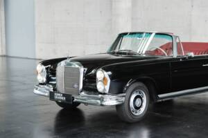 Image 18/50 of Mercedes-Benz 220 SE b (1962)