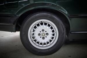 Image 32/90 of BMW 325i (1987)