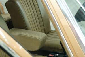 Image 38/50 de Mercedes-Benz 350 SE (1973)