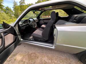 Bild 17/17 von Mercedes-Benz 230 CE (1991)