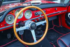 Image 12/50 of Alfa Romeo Giulia 1600 Spider (1963)