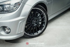 Afbeelding 11/24 van Mercedes-Benz C 63 AMG T (2010)
