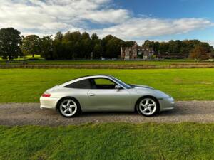 Image 4/54 de Porsche 911 Carrera (2003)