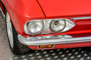 Image 28/50 of Chevrolet Corvair Monza Convertible (1966)