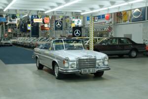 Image 17/50 of Mercedes-Benz 280 SE 3,5 (1970)