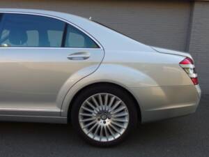 Image 23/98 of Mercedes-Benz S 500 L (2007)
