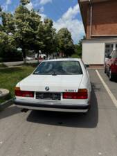 Image 4/37 of BMW 735i (1991)