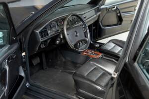 Image 10/23 de Mercedes-Benz 190 E 2.5-16 (1989)